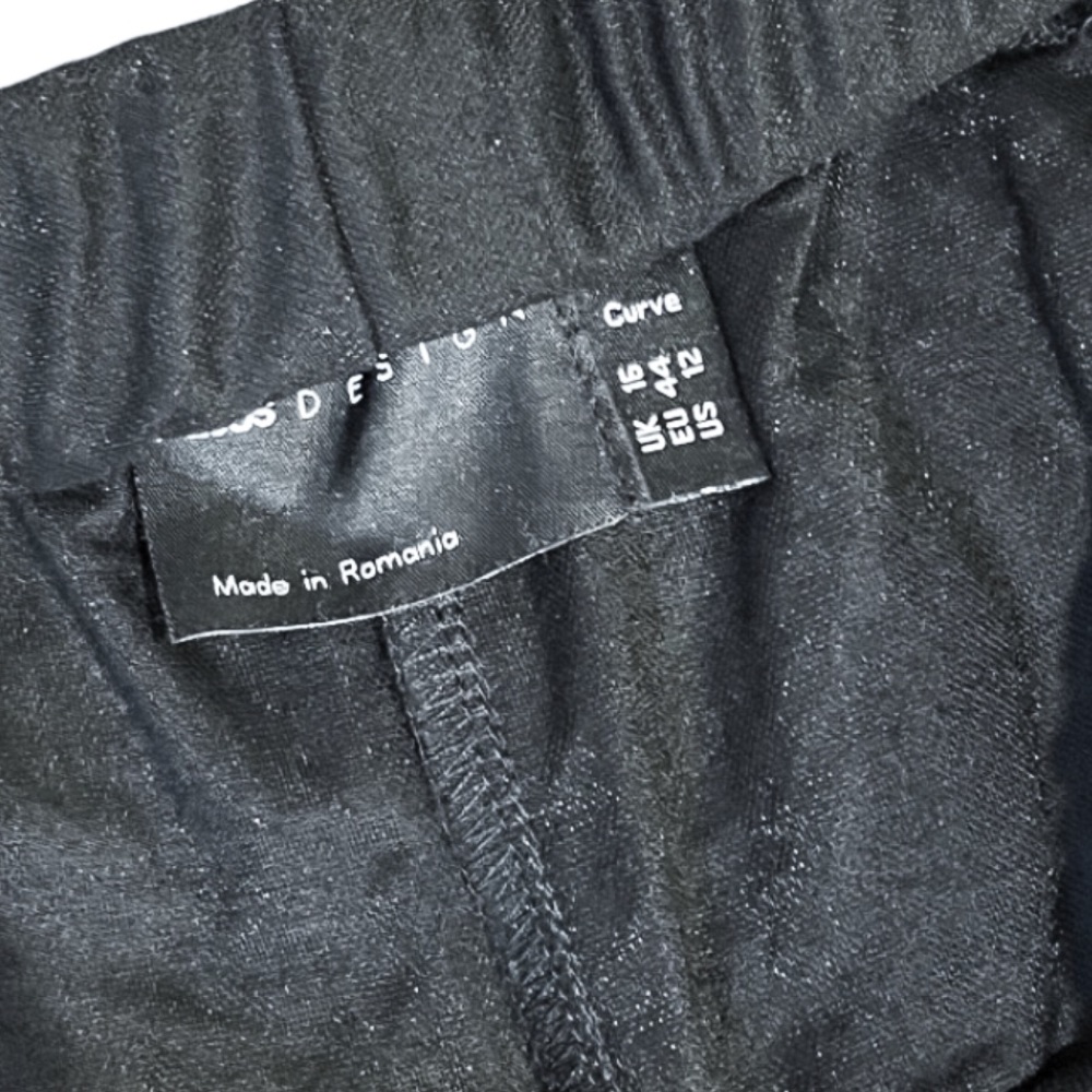 ASOS Design Textured Beach Shorts - Black - Picture 7 of 9